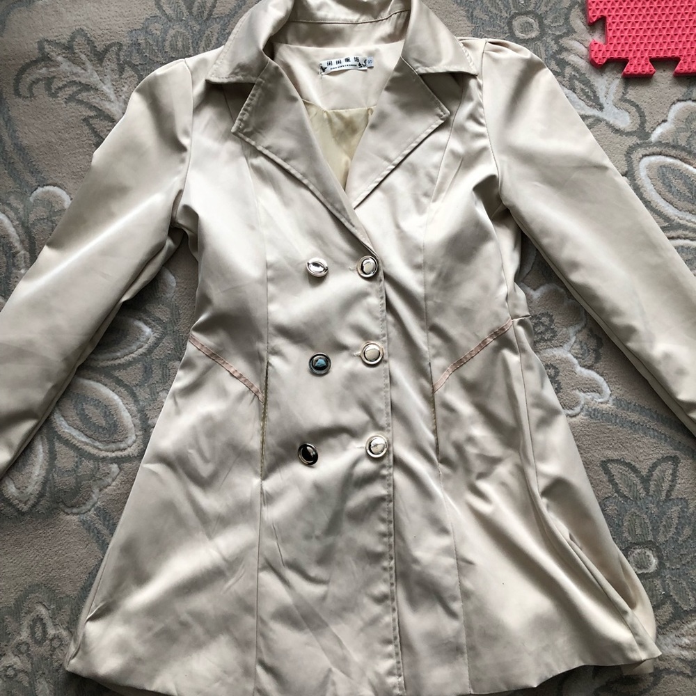 Beige light coat